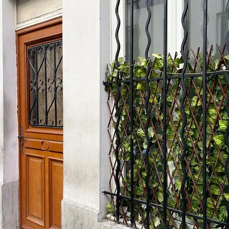 Charming Bright Studio Near Montmartre Paris