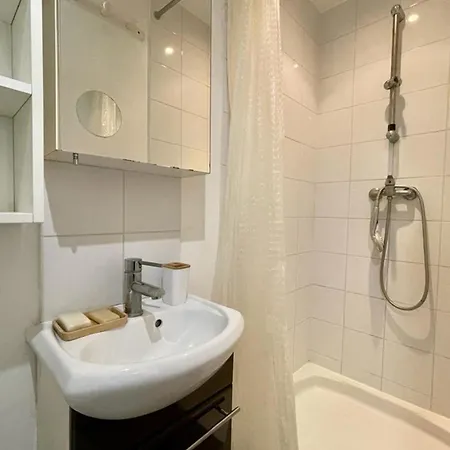 Charming Bright Studio Near Montmartre *