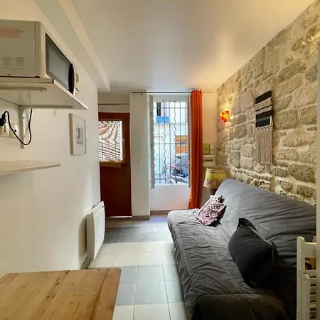 Charming Bright Studio Near Montmartre Apartment